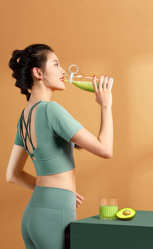 Make Milkshakes like a boss with Portable Electric Juicer Blender.